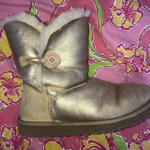 UGG Shoes - Gold short UGGS
